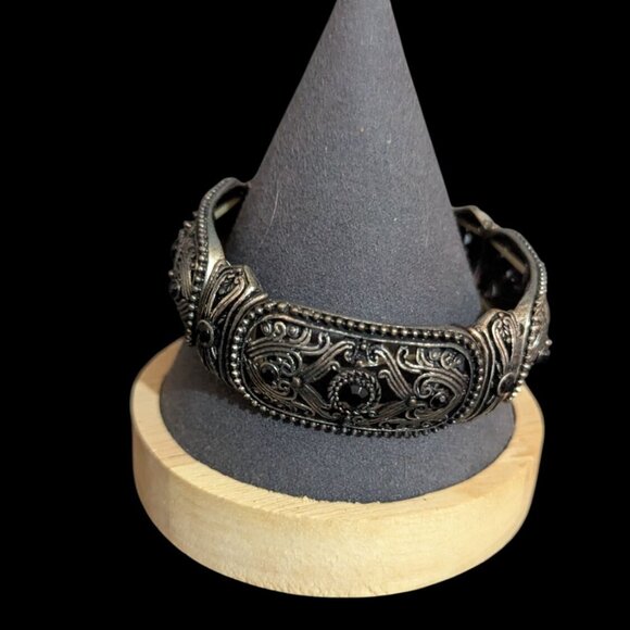 Vintage Ornate Silver-Tone Stretch Bracelet With Intricate Black Stone Accents - - Picture 1 of 7